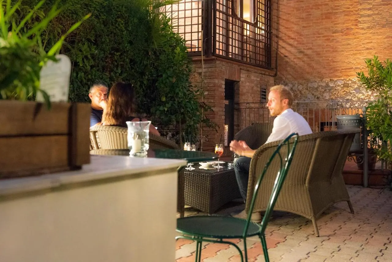 Hotel Arcobaleno Siena 3*,  Itália